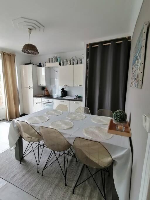 Maison Familiale Proche De La Villa *